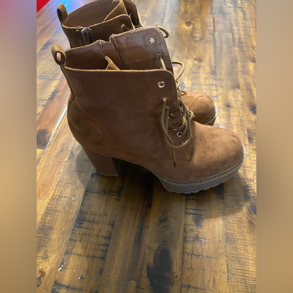 Brown high heel boots 8 1/2